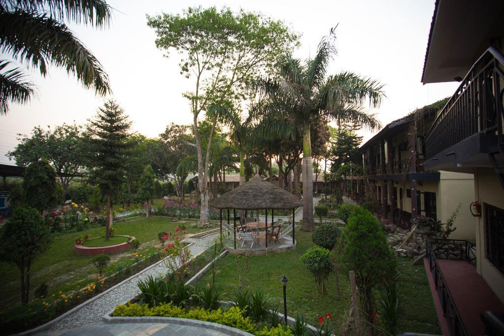 Chitwan Adventure Resort Саураха Екстериор снимка