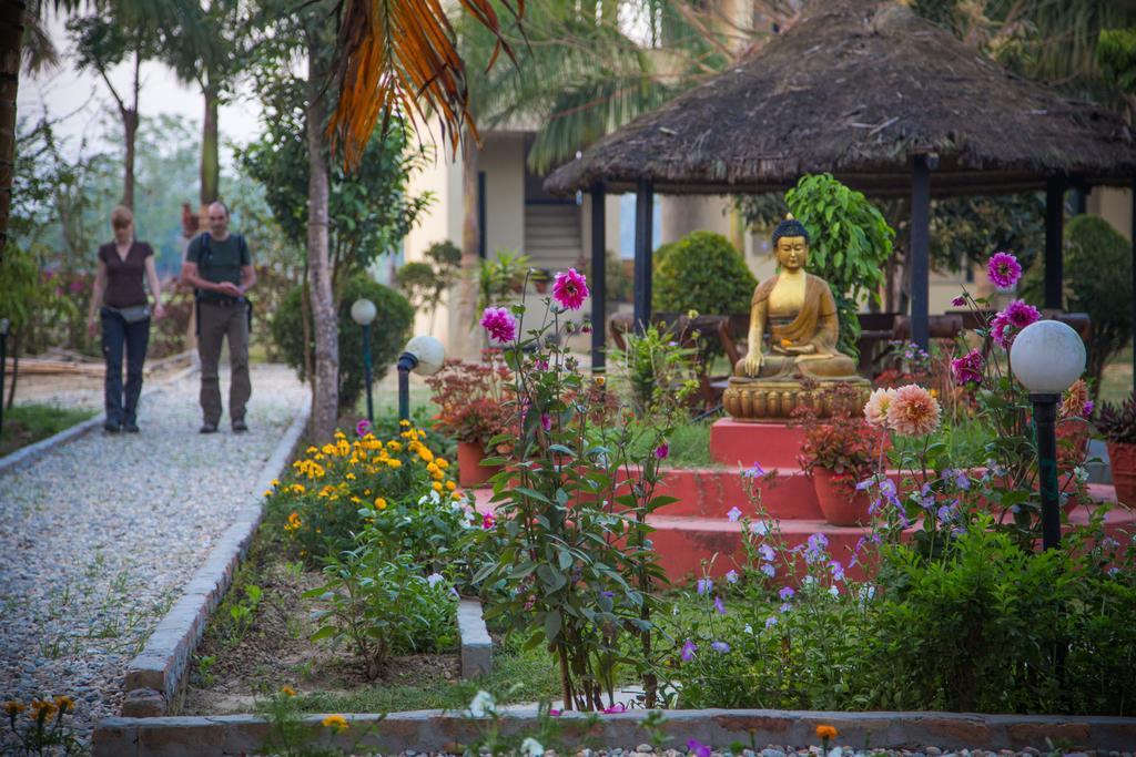 Chitwan Adventure Resort Саураха Екстериор снимка