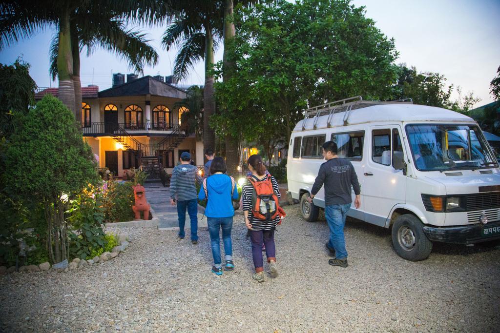 Chitwan Adventure Resort Саураха Екстериор снимка