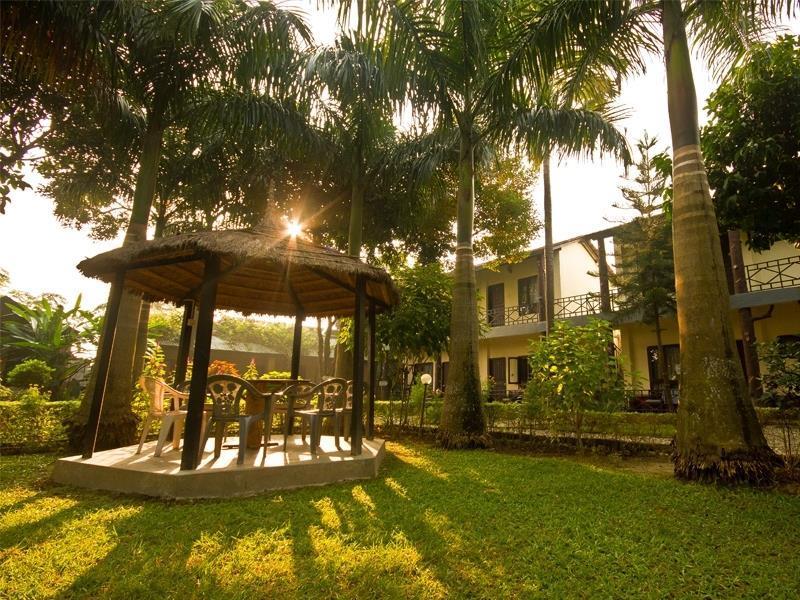 Chitwan Adventure Resort Саураха Екстериор снимка