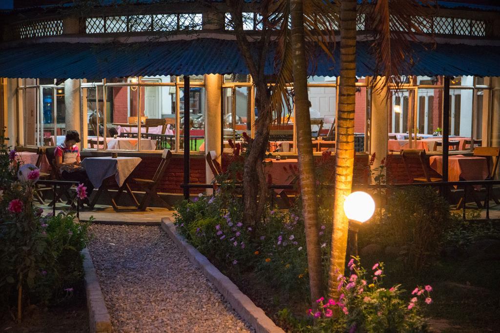 Chitwan Adventure Resort Саураха Екстериор снимка