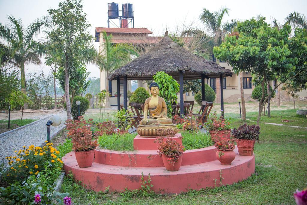 Chitwan Adventure Resort Саураха Екстериор снимка