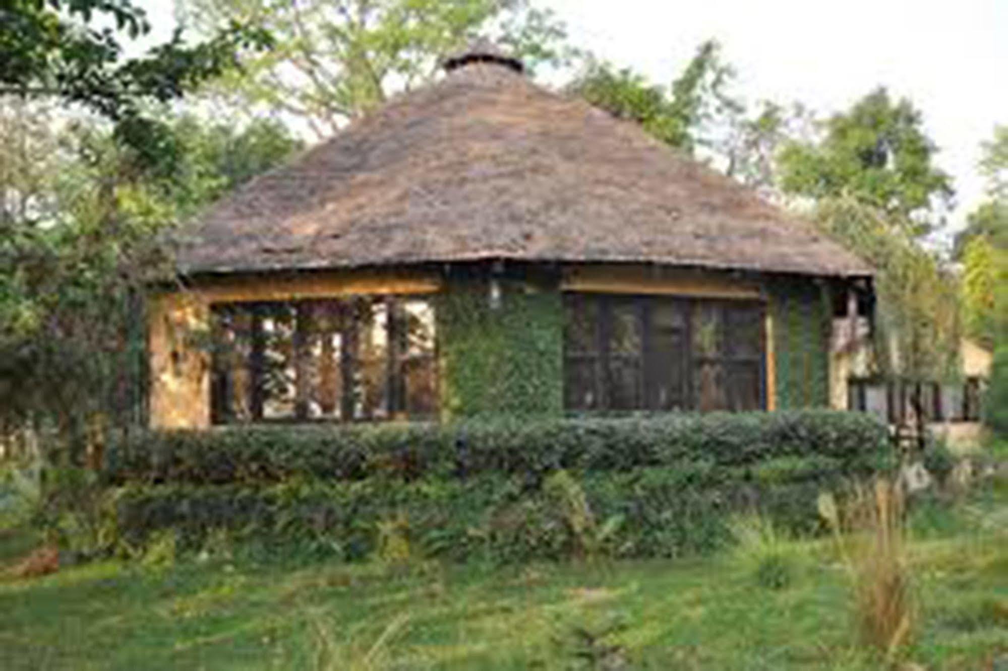 Chitwan Adventure Resort Саураха Екстериор снимка