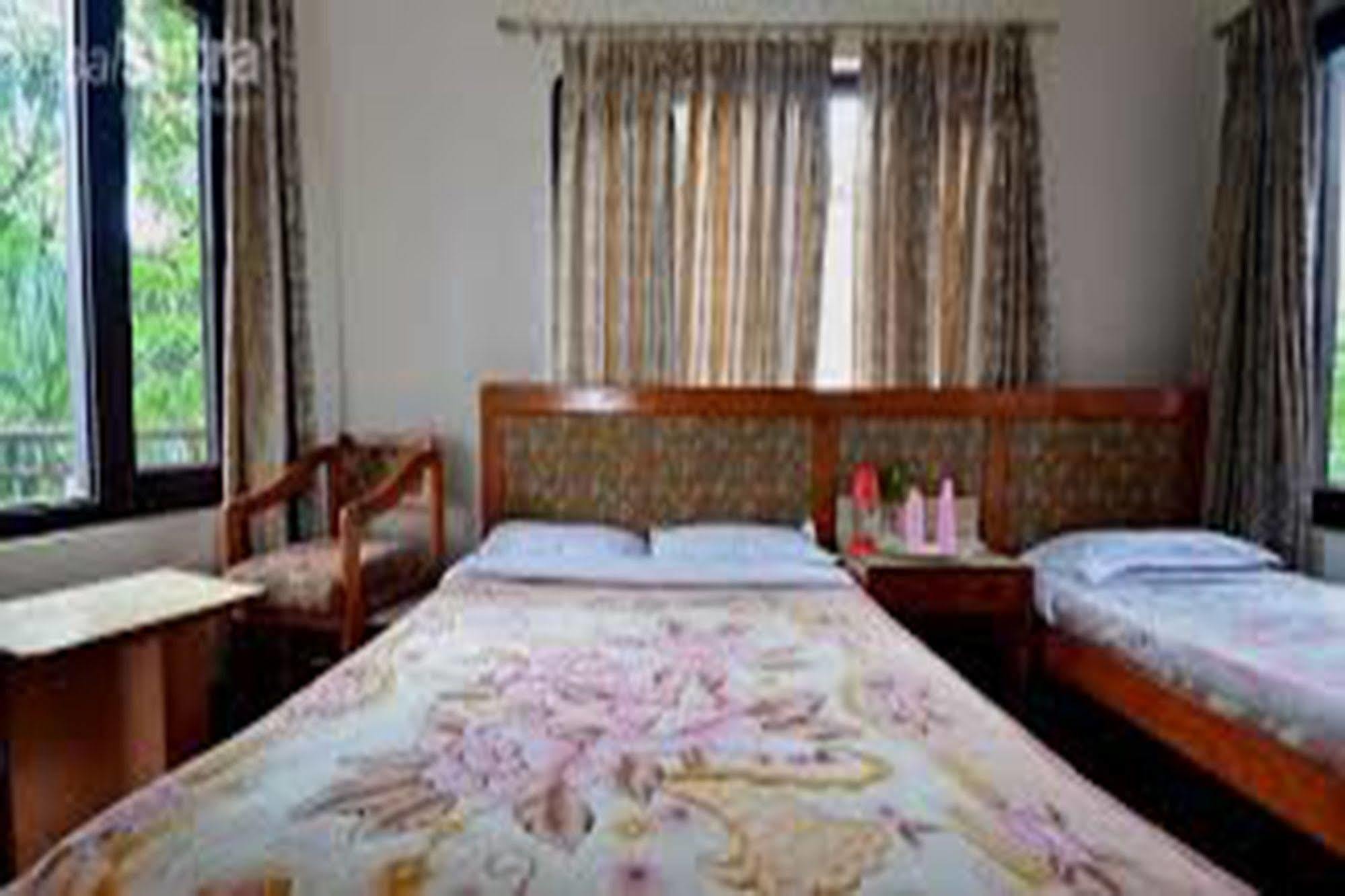 Chitwan Adventure Resort Саураха Екстериор снимка