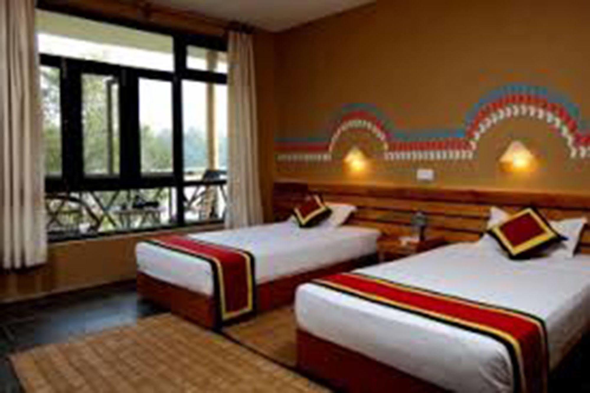 Chitwan Adventure Resort Саураха Екстериор снимка