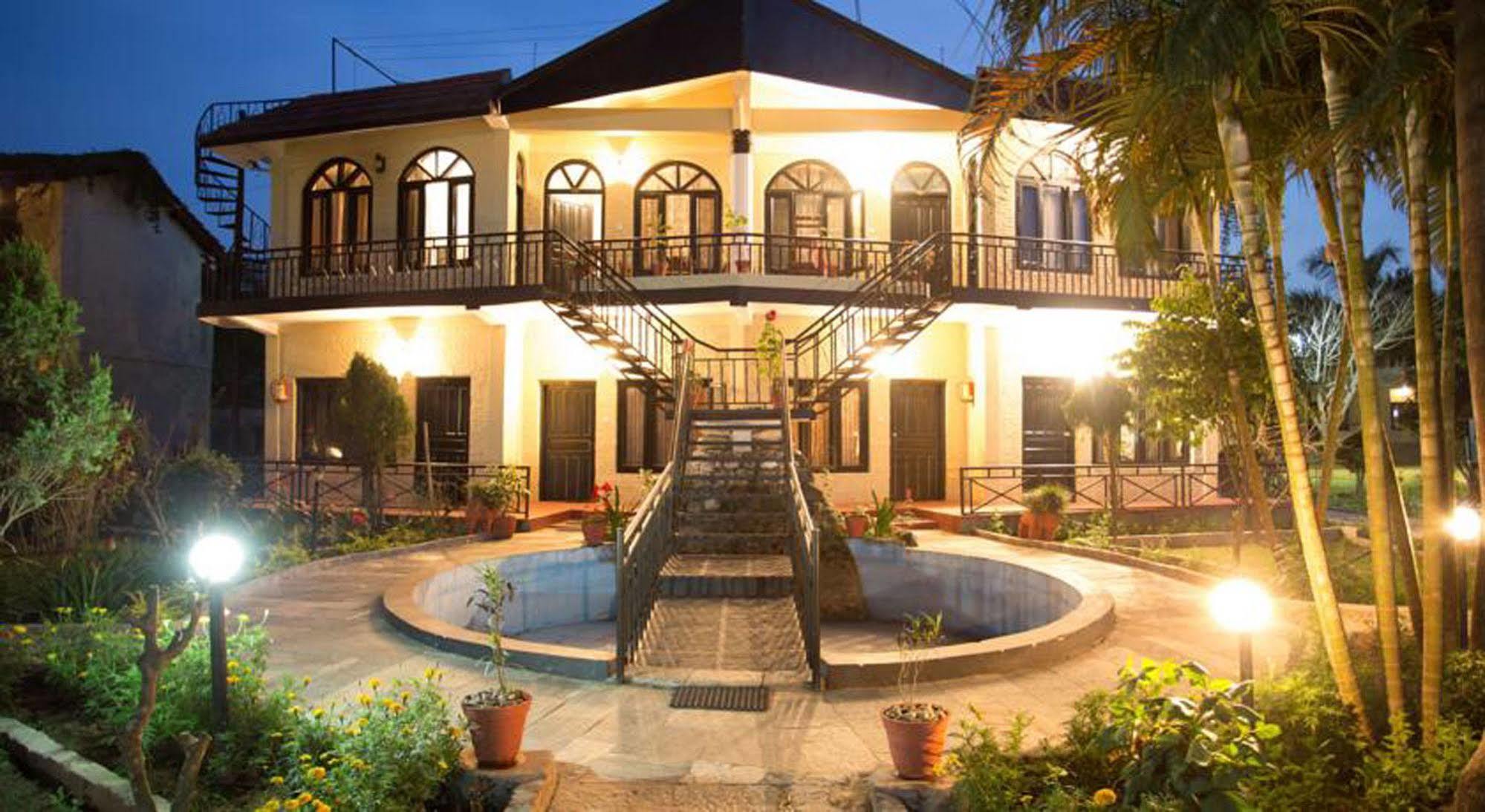 Chitwan Adventure Resort Саураха Екстериор снимка