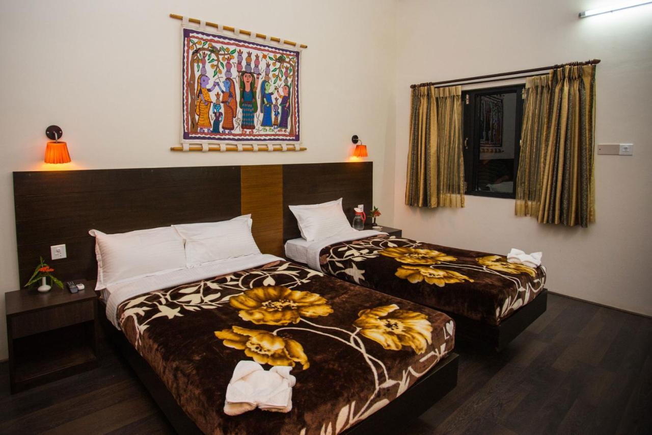 Chitwan Adventure Resort Саураха Стая снимка
